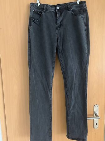 Schwarze Jeans 42