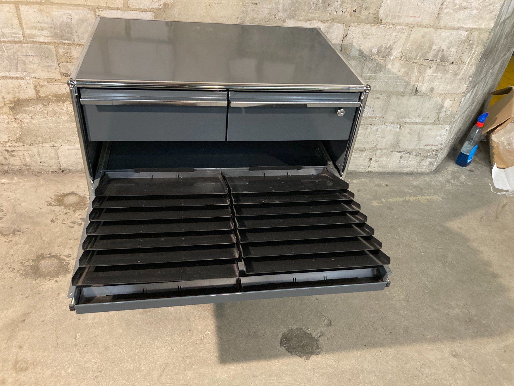 Scaffali: USM Korpus, ca. 78 cm x 75 cm x 53 cm. – Usato da Bern venduto da daskannweg 4