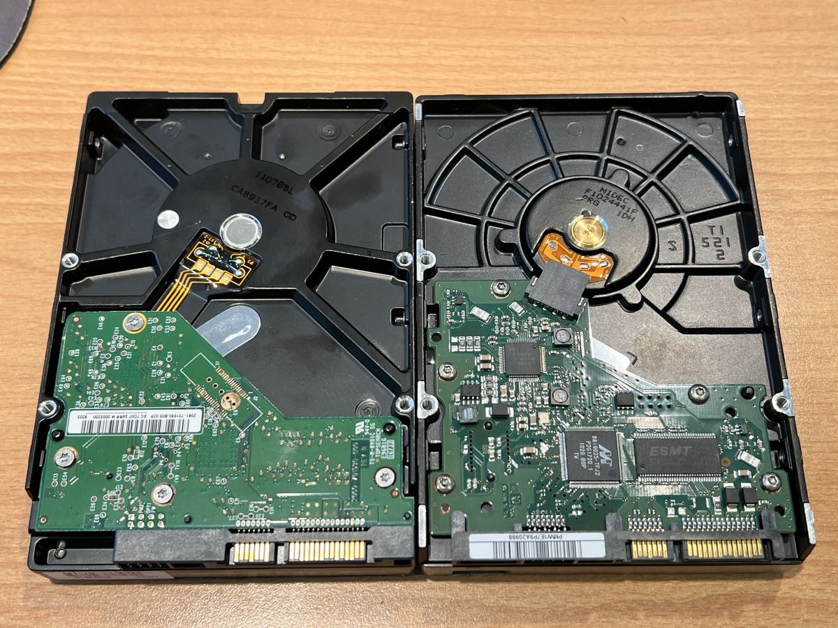Dischi rigidi: 2 Defekte Festplatten, Restposten  – Difettoso da Gossau SG venduto da WE-SHOP 1