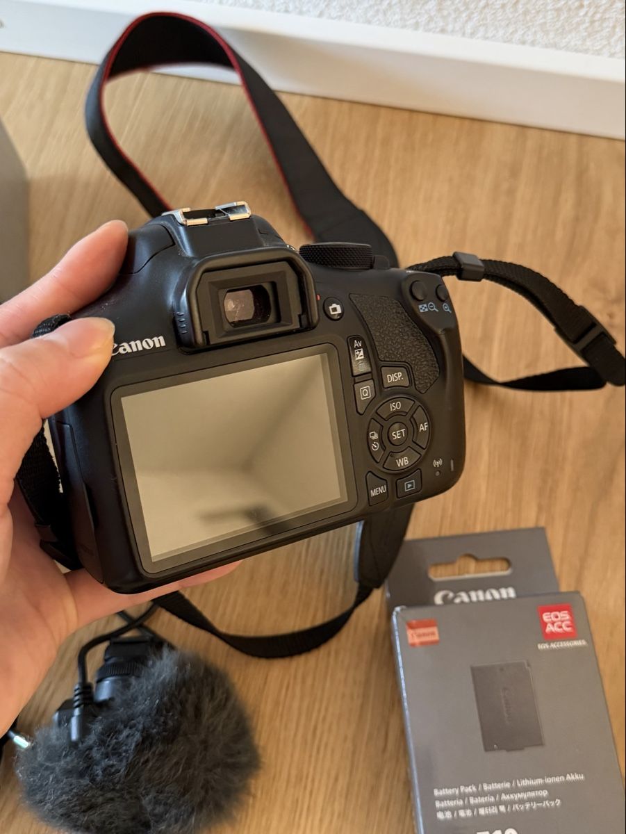 Canon Fotocamera: Canon EOS1300D Full Set incl.shipping – Usato da Menzingen venduto da Loveshopping 6