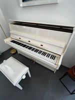 Piano droit Petrof 106  blanc laqué brillant