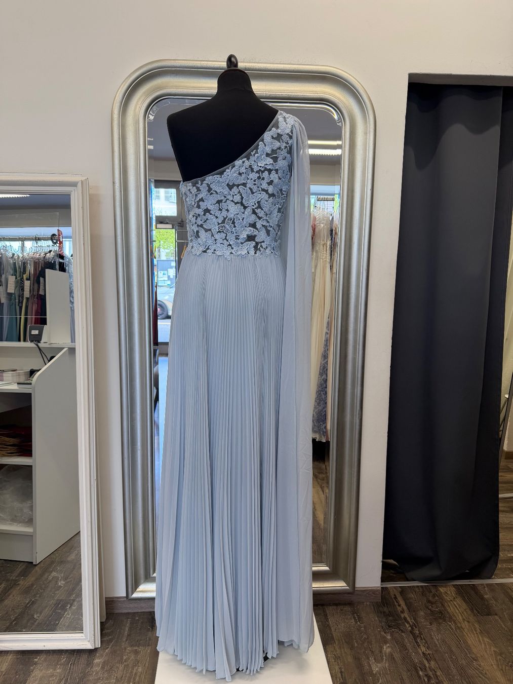 Vestiti: Elegantes Abendkleid One-Shoulder Hellblau Gr. 38 neu – Nuovo (secondo la descrizione) da Schlatt ZH venduto da xhesiesi 3