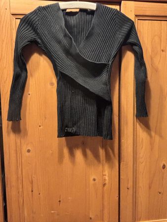 Pull noir côtelé, cache-cœur taille XS 34