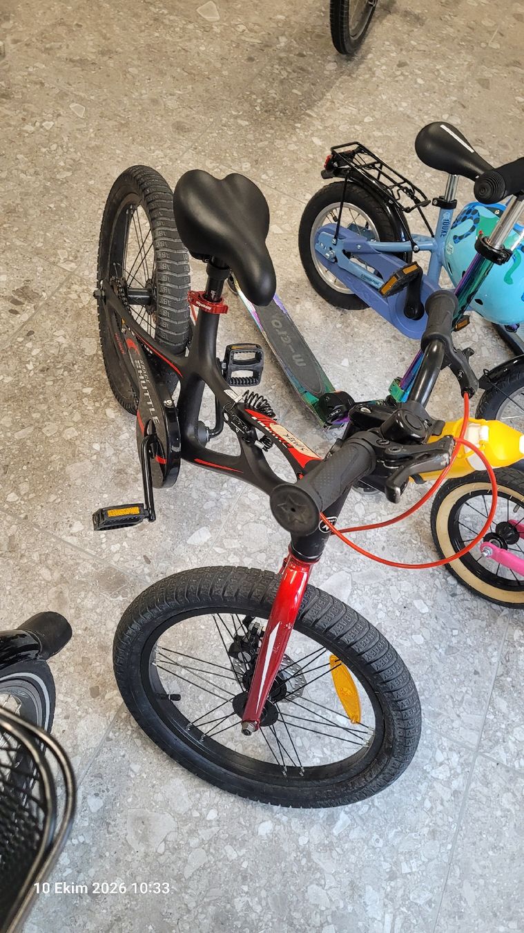 Biciclette: Space Shuttle Childrens Bicycle Black Red Used – Nuovo (secondo la descrizione) da Zürich venduto da kka_x7bl
