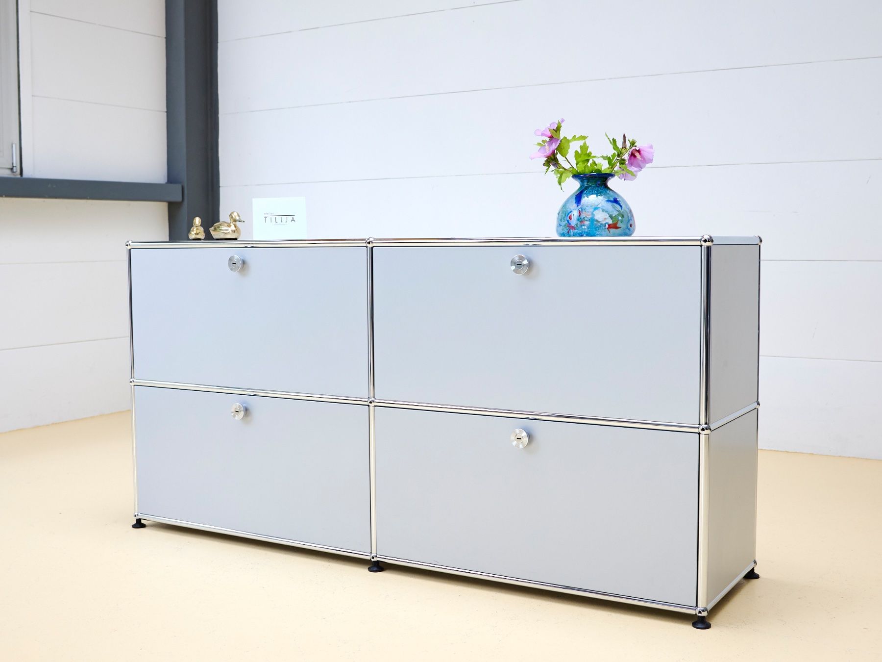 USM Cassettiere: USM Sideboard in Mattsilber Kommode Lieferung möglich – Usato da Meinisberg venduto da atelier_TILIJA 1