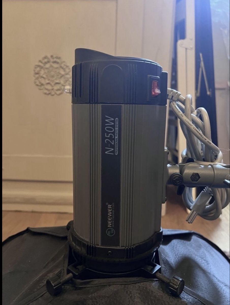 Lampade: Neewer N-250W Studioleuchte mit Softbox, Top Zustand! – Usato da Bern venduto da jah_f7y5