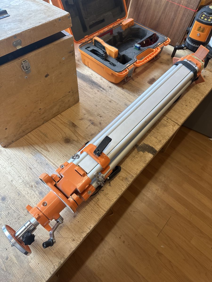 Misurare: WBH Multiliner Nivelliergerät Laser mit Stativ – Usato da Ringgenberg BE venduto da nordwind. 2