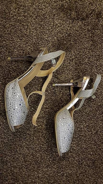 Scarpe da donna: Neue silbernen PUMPS – Usato da Schöfflisdorf venduto da cri_8gn5 2