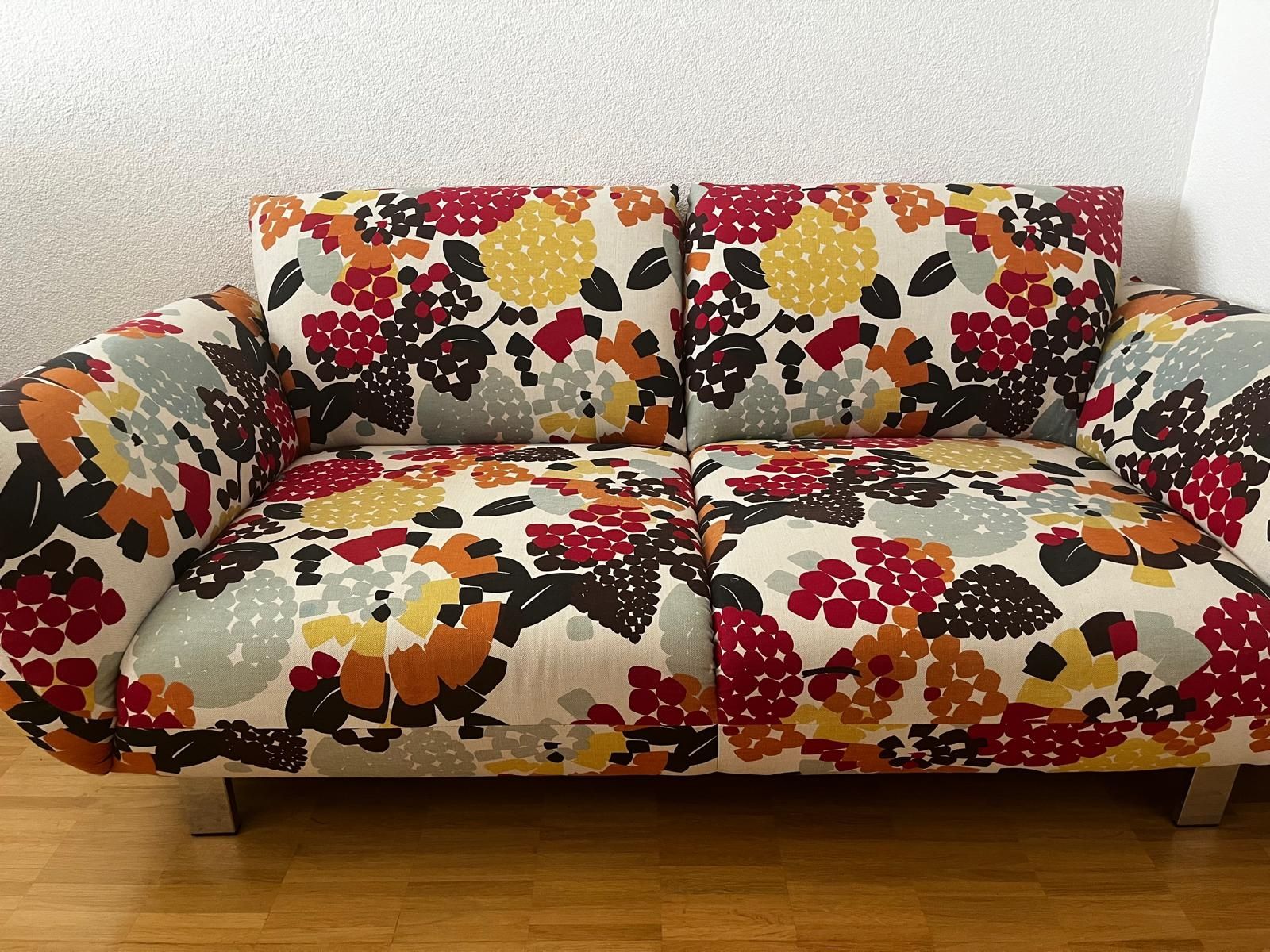 Sofas: Zweisitzer Sofa mit Blumenmuster – D'occasion à Hitzkirch par Cynthia_Ach 1