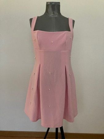 Robe rose ornée de perles taille L