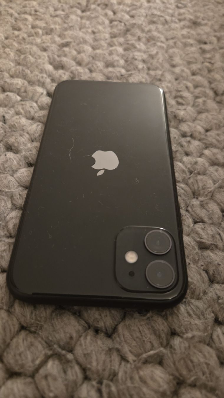 Apple Portables: iPhone 11 black 64GB – D'occasion à Eglisau par tour-divoir 1