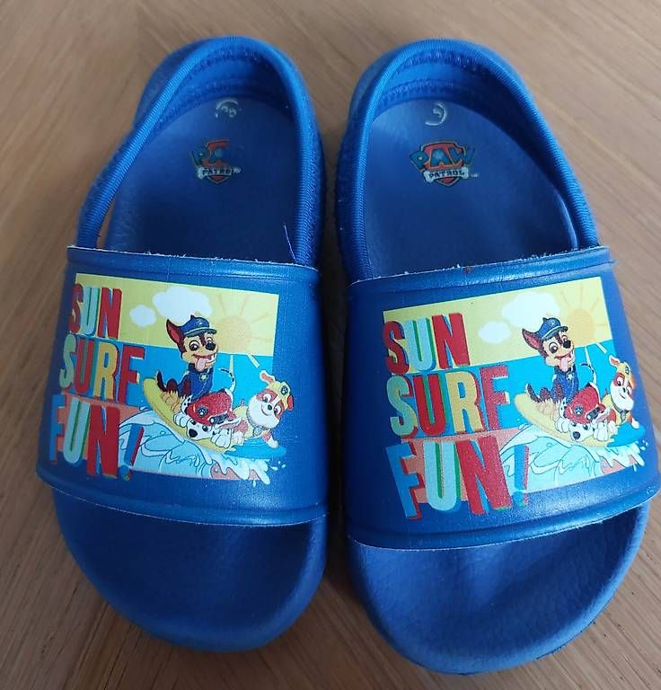 Schuhe für Jungen: Sandalen, Wasserschuhe Grösse 26 – Gebraucht aus Bönigen von son_b9ft