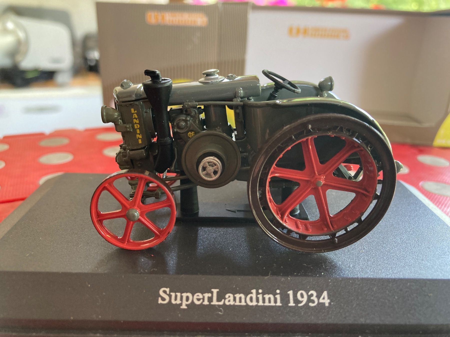 Kit di modellismo & Modellini statici: Tracteur SuperLandini. 1/43. UH – Usato da Versoix venduto da Jeannot57 1