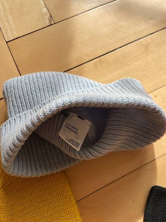 Hüte, Mützen & Caps: Set aus vier Strickmützen – Neu und originalverpackt aus Zürich von kar_b6fj 1