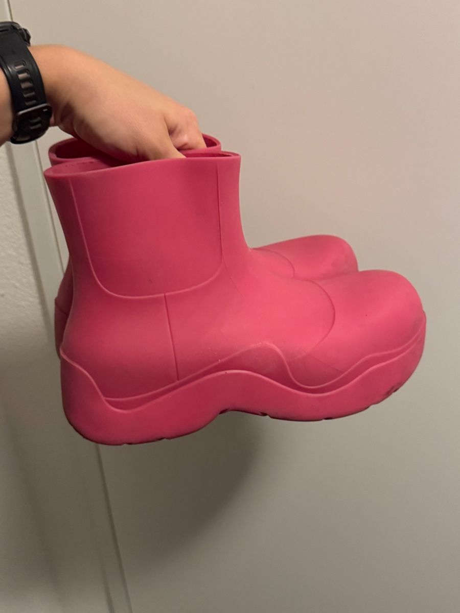 Bottega Veneta Damenschuhe: Bottega Veneta's Pink Puddle boots – Gebraucht aus Dietikon von dom_pvq5