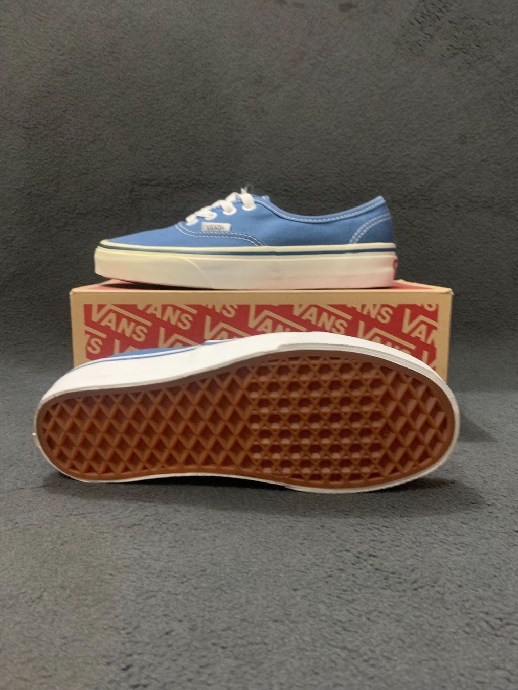Vans Herrenschuhe: Vans Authentic , Grösse EU 35 – Neu und originalverpackt aus Zürich von LIQUIDATOR.CP 1