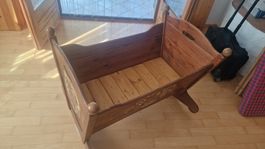 Babywiege Holz mit Bemalung guter Zustand