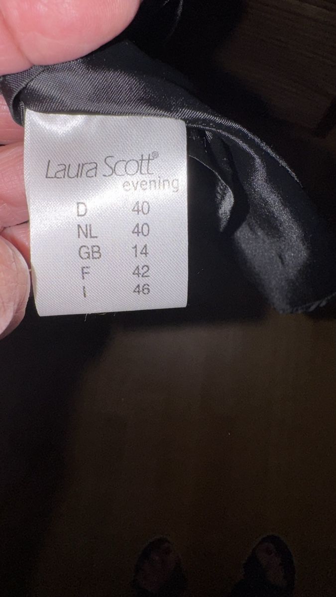 Vestiti: Ballkleid Laura Scott, 40, schwarz – Usato da Gümligen venduto da morticiaaddams 2