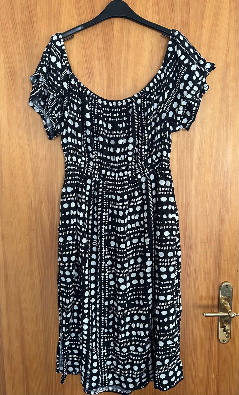 Next Kleider: Kleid von Next, Grösse 44, Schwarz/Weiss – Gebraucht aus chur von corazon710 1
