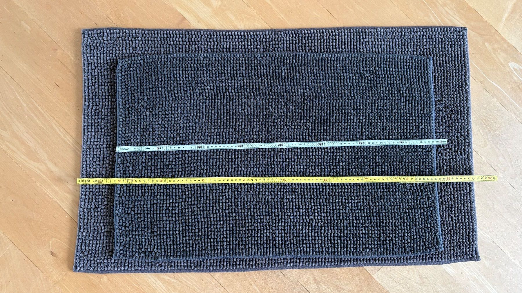 Tappeti: 2 bathmats in chenille dark grey – Nuovo (secondo la descrizione) da Adliswil venduto da fashionholic 1