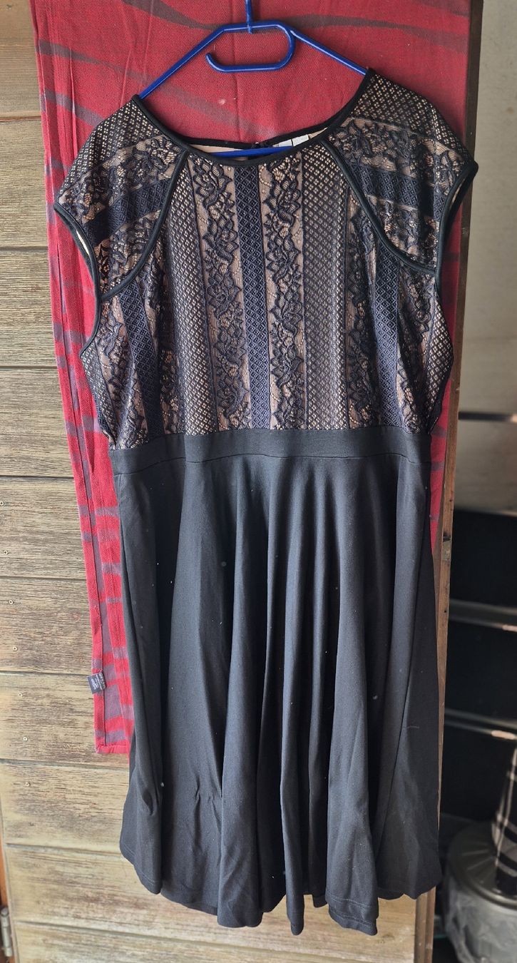 Vestiti: Damenkleid – Nuovo (secondo la descrizione) da Wislikofen venduto da Ana.Gomes 2