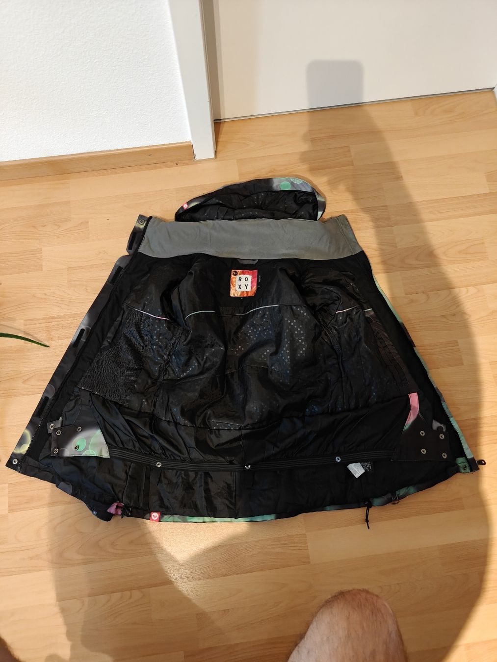 Jacken: Skijacke Roxy schwarz bunt Gr. M – Gebraucht aus Olten von Edelw1ss 3