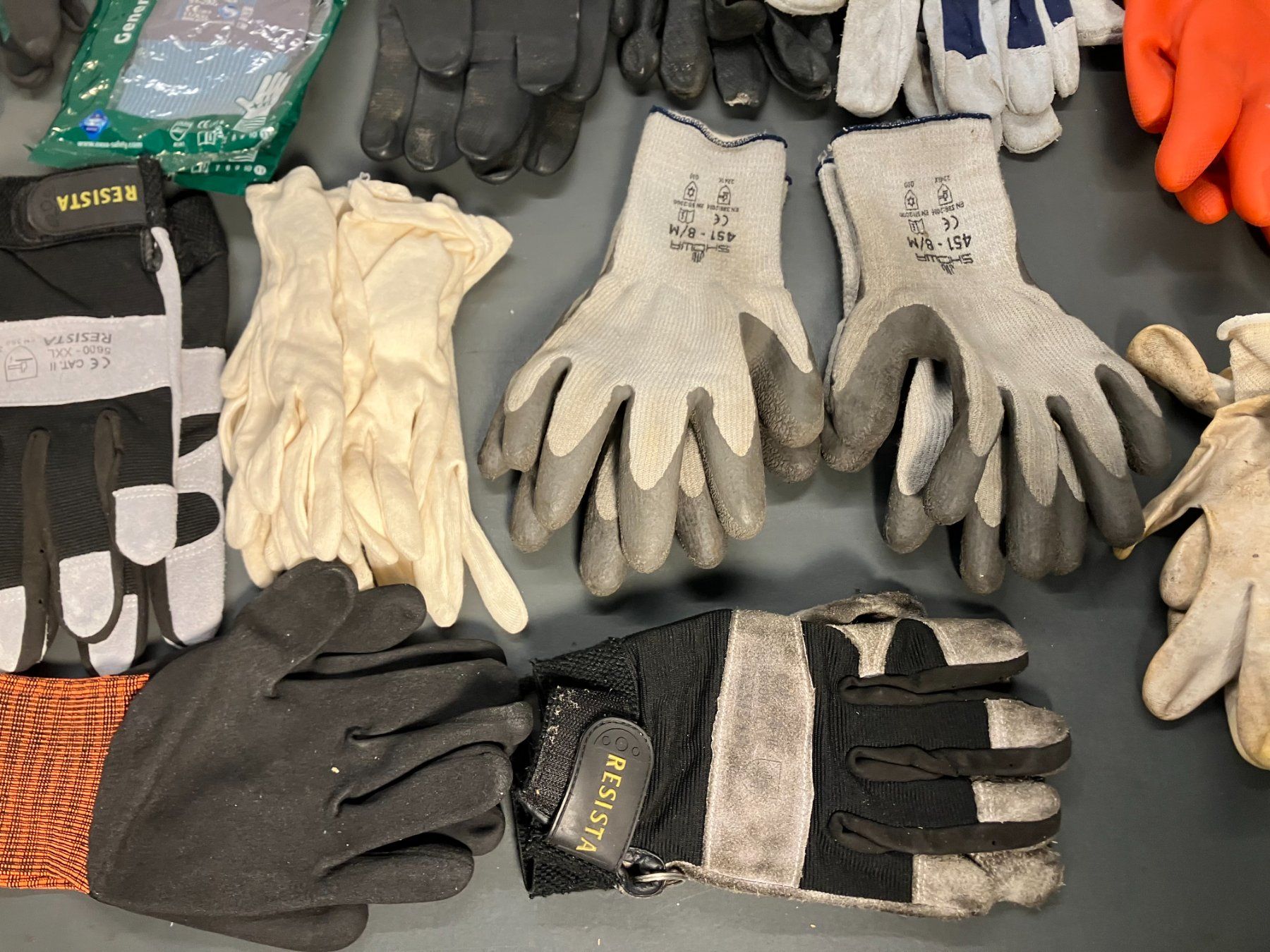 Gants & mitaines : Posten div. gebr. u. neuer Arbeitshandschuhe ab 1.- – Neuf avec emballage d'origine à Lichtensteig par Buy24International 6