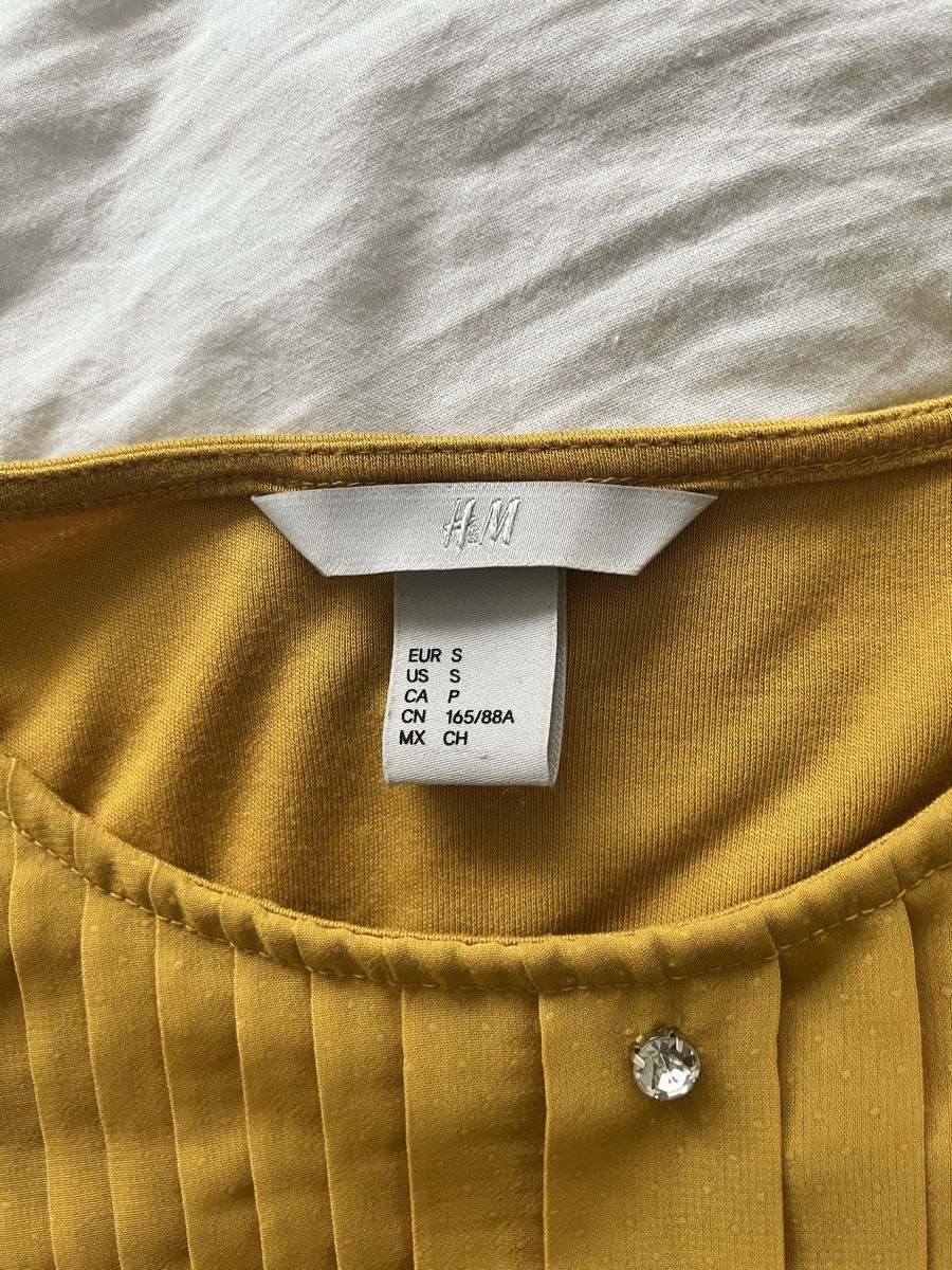 H&M Top: Senfgelbes Plisseetop – Usato da Baden venduto da sylivianne 2