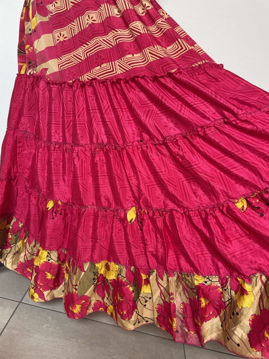 Vestiti: Extralanges Maxistufenkleid aus Seide – Nuovo (secondo la descrizione) da Sigriswil venduto da ck56 4