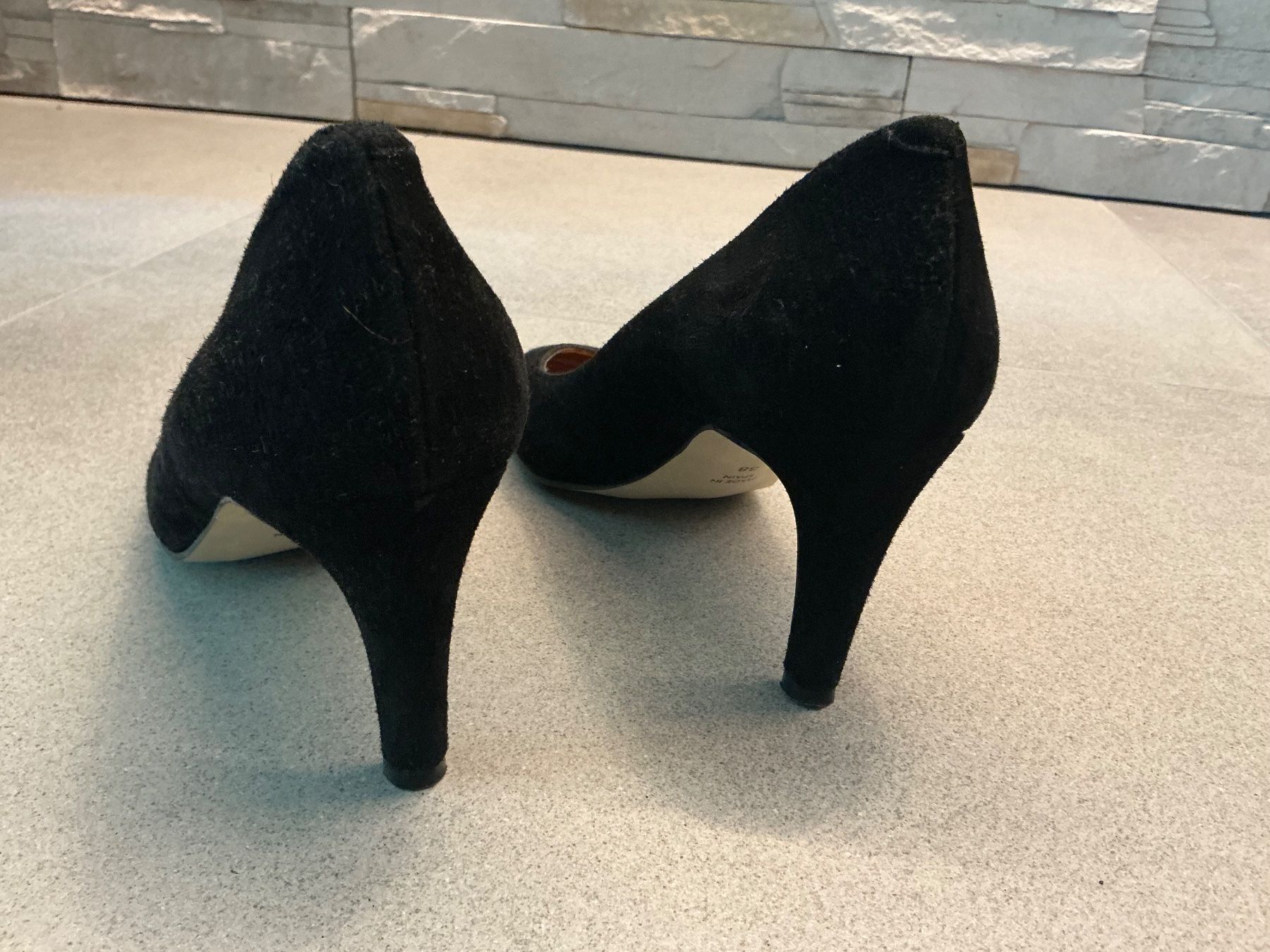 Scarpe da donna: Schwarze Wildleder Pumps Gr. 38 – Usato da Neuheim venduto da mischwerk 1