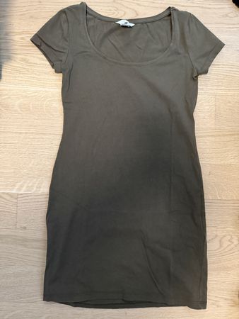 Olive Kleid von H&M Basic, Grösse S