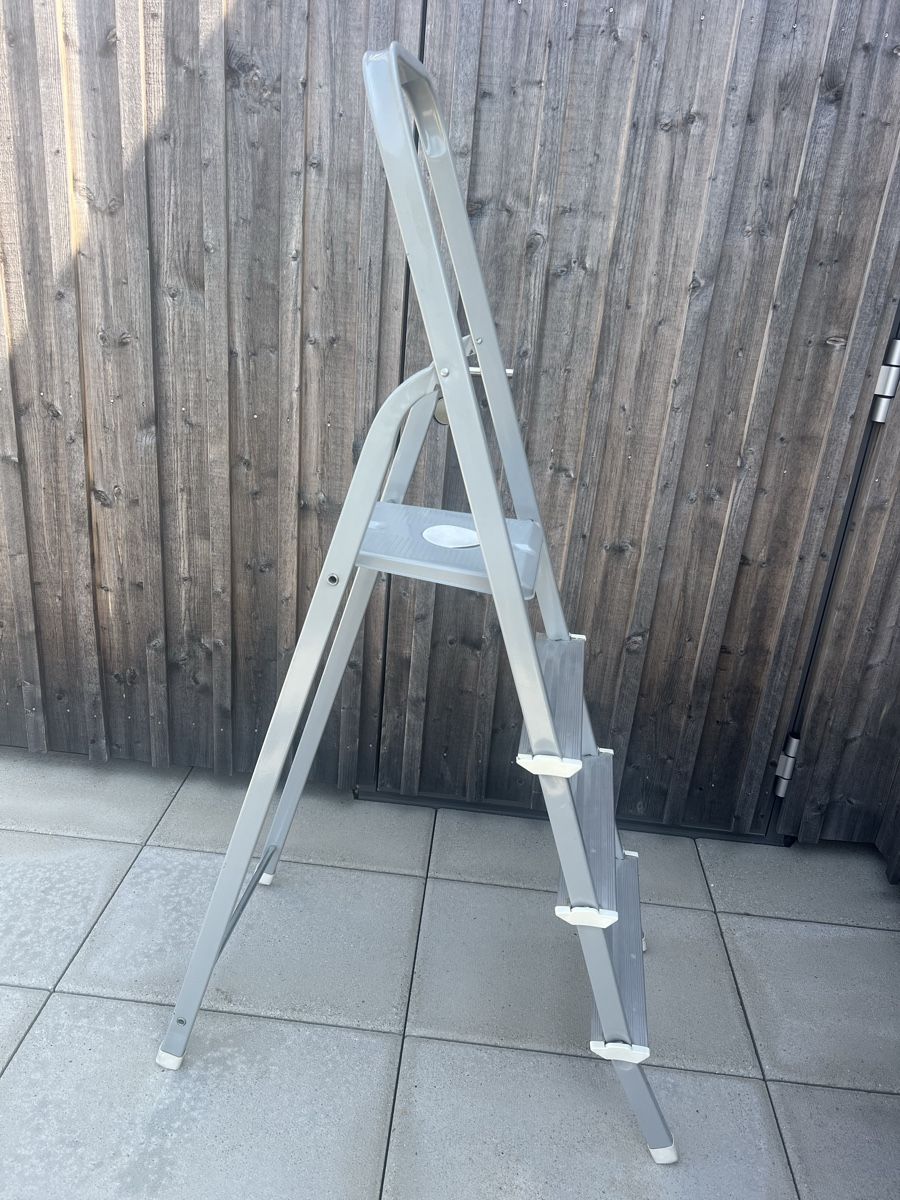 Leitern: Folding stepladder 4 steps aluminium used – Gebraucht aus Wädenswil von puh_n8wy 2