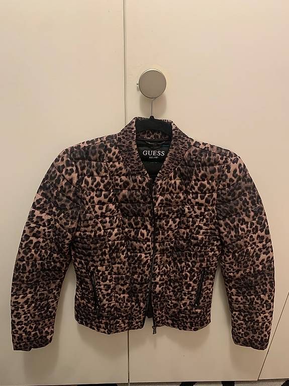 Guess Giacche: Guess Jacke leopard Gr. S – Usato da St. Gallen venduto da mar_rkm7 2