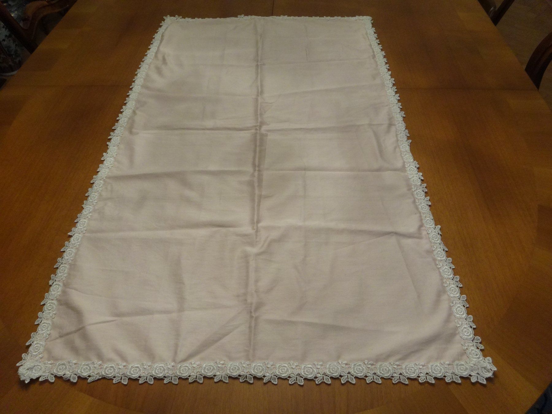 Tutte le decorazioni: Grand napperon ou milieu de table – Nuovo e nell'imballaggio originale da Biel/Bienne venduto da milamila02