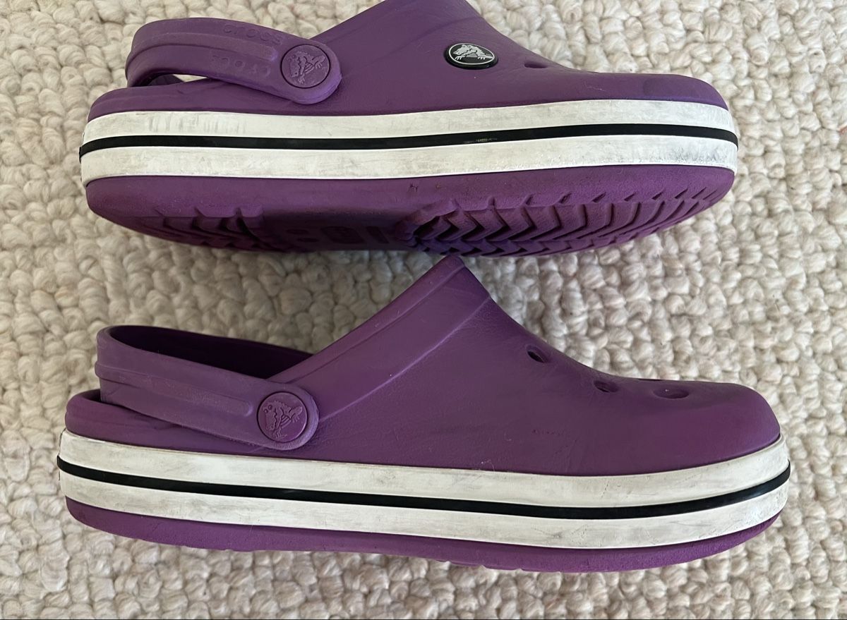 Crocs Schuhe für Mädchen: Crocs J2 / 33-34 – Gebraucht aus Genthod von Bilibi 2