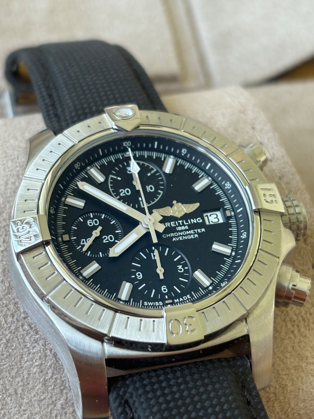 Breitling Orologi: Breitling Avenger Chronograph 43 Fullset mit Garantie – Usato da Birsfelden venduto da Mynos 2