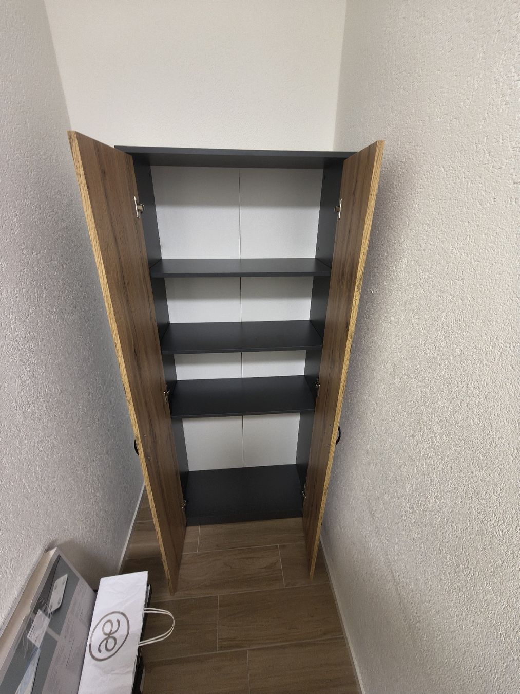 Armadi: Schrank zu verkaufen – Usato da Basel venduto da bia_57bc 2