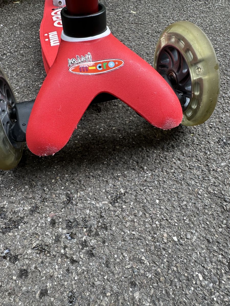 Micro Kickboard: Mini Micro Deluxe mit LED Räder, in Zürich, guter Zustand – Gebraucht aus Zürich von tme_13 3