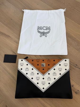Neu Original MCM Pouch