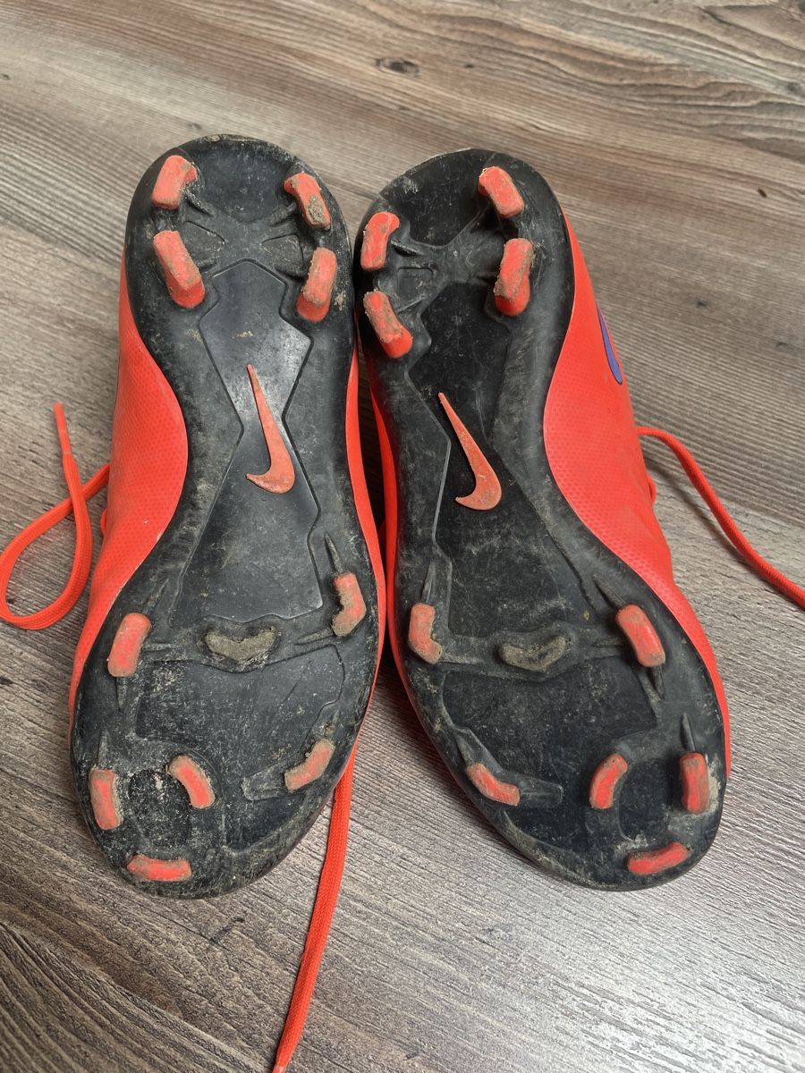 Nike Herrenschuhe: Fussballschuhe / Nockenschuhe 28 – Gebraucht aus Nänikon von broug 1