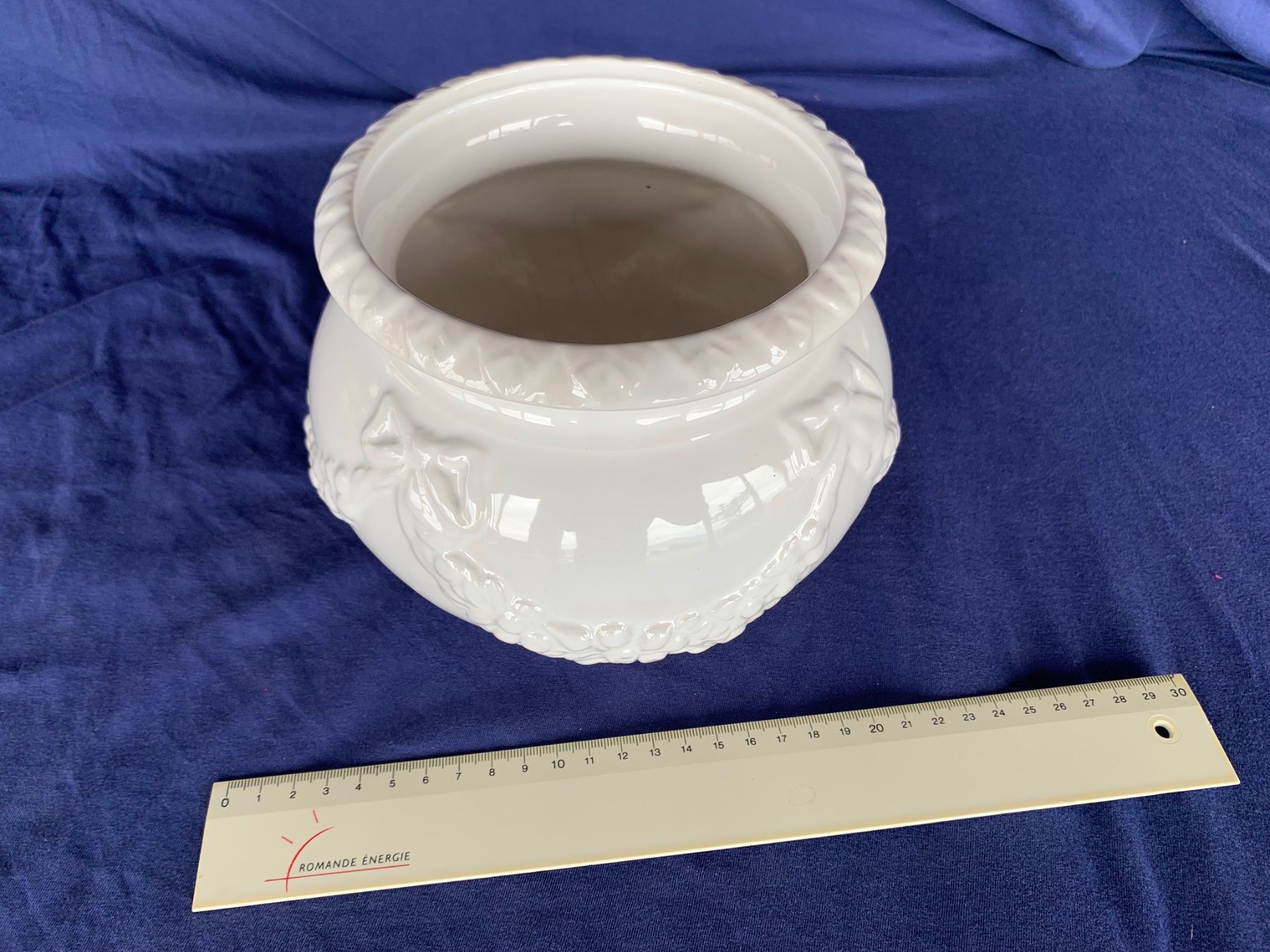 Pots de fleurs: Übertopf aus weisser Keramik – D'occasion à Oberrieden par pet_n2c2