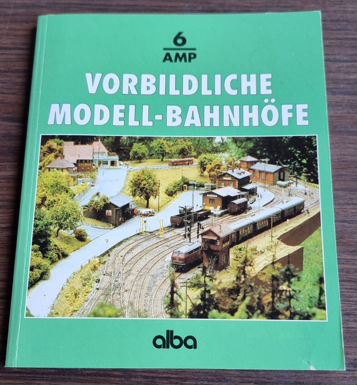 Modellini di ferrovie: Vorbildliche Modellbahnhöfe – Usato da Au ZH venduto da Krokodil08