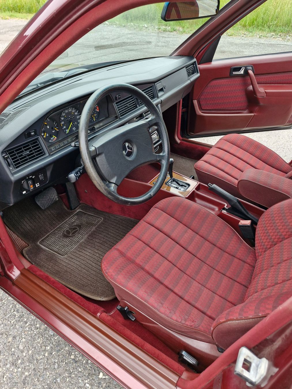 Mercedes-Benz Autos: MERCEDES-BENZ 190 E 2.6 – D'occasion à Nendeln par j_oschi 2