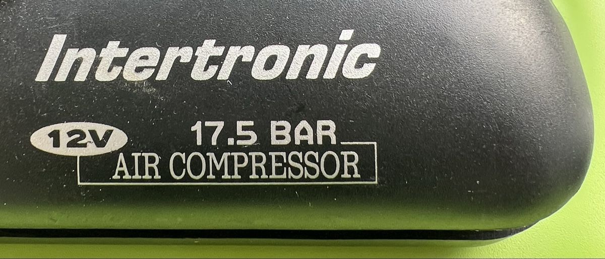 Compressori: INTERTRONIC Air-Kompressor 12 V - 17.5 BaR schwarz – Usato da Zürich venduto da stock4you 2