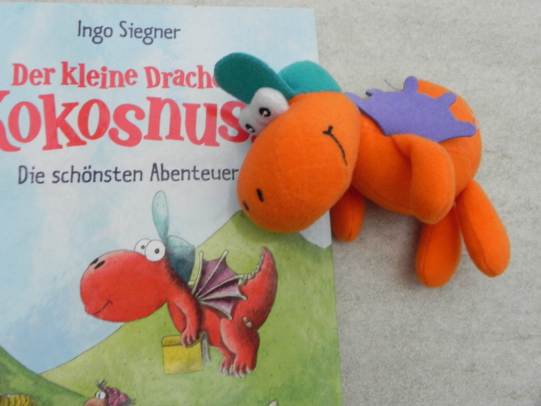 Spielzeuge: Drache Kokosnuss Stofftier & Buch – Gebraucht aus Stallikon von pcerny16