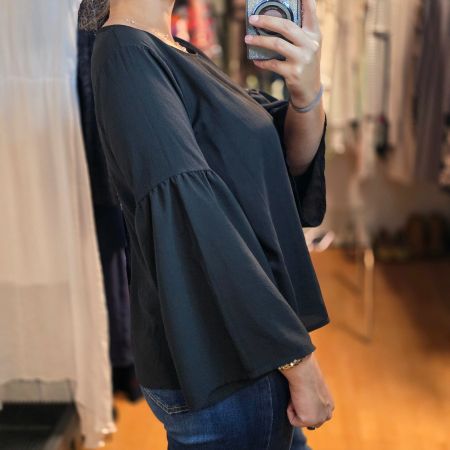 Schwarze Bluse M – Elegante Trompetenärmel