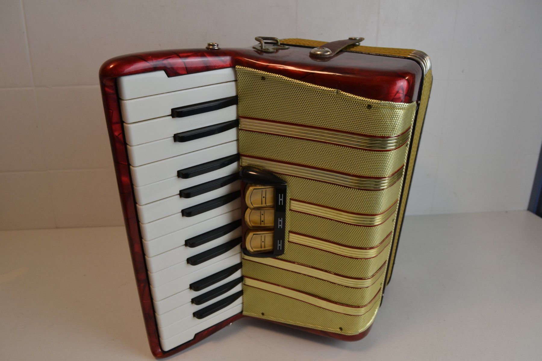 Hohner Strumenti musicali: Akkordeon Hohner Concerto I frisch gestimmt – Usato da Zürich venduto da baumusik 5