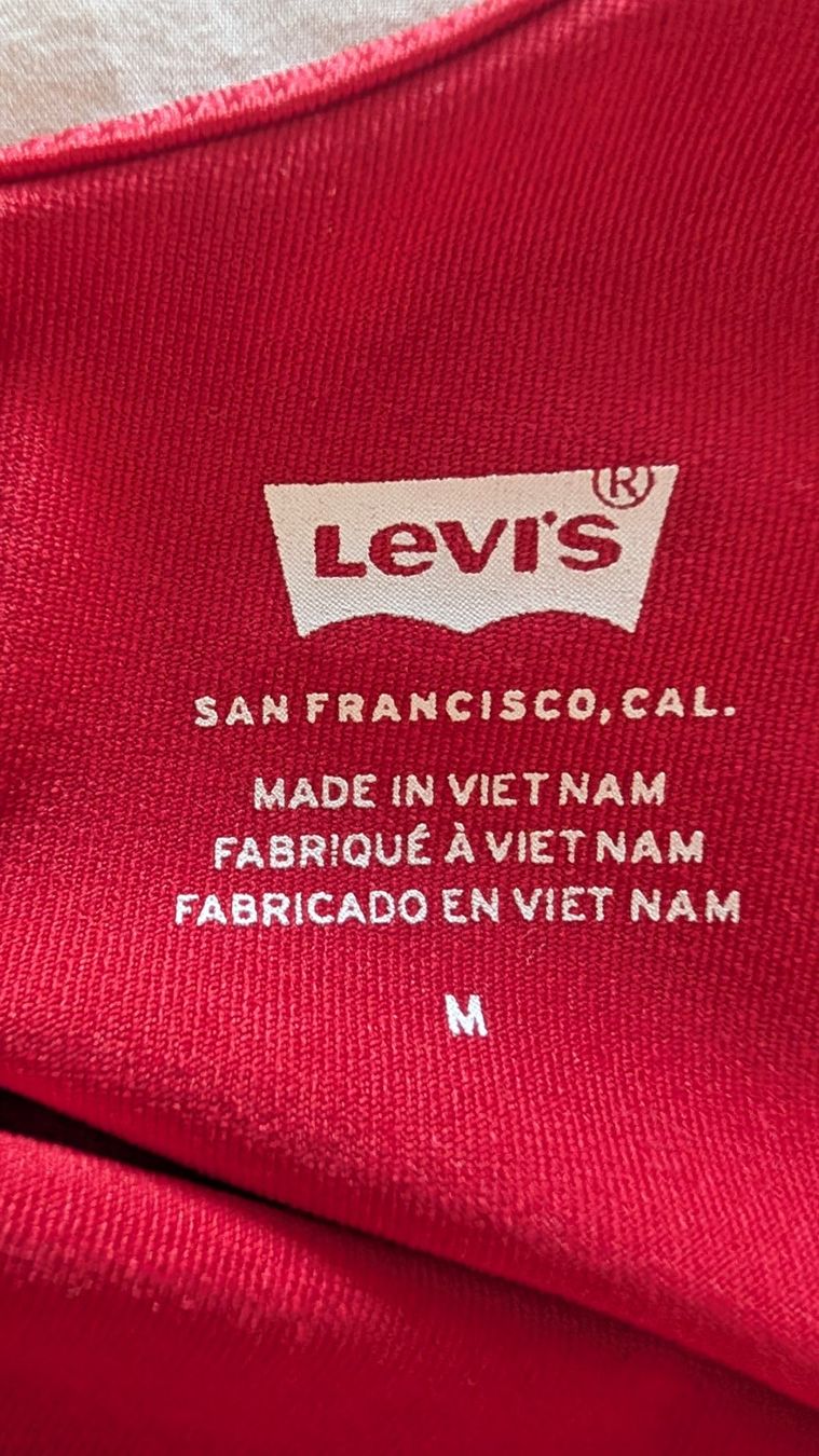 Levi's Top: Levis body M/L – Usato da Zürich venduto da epopeyaodisea 2