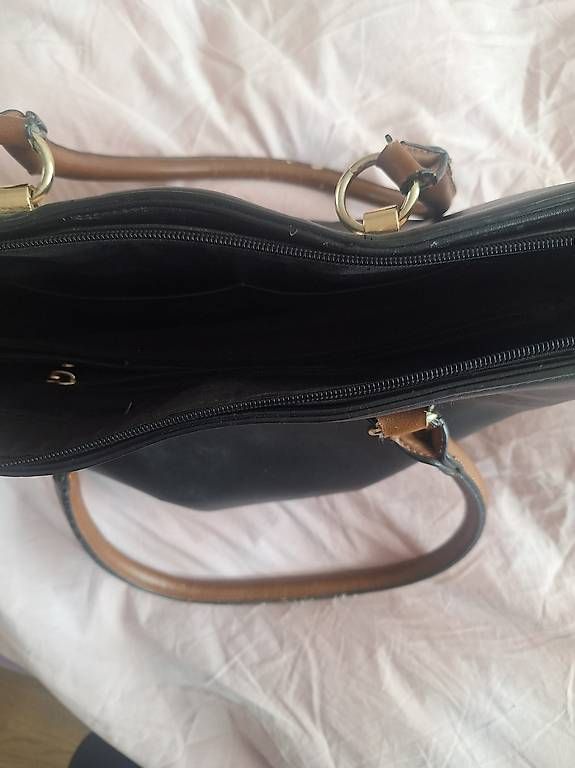 Borse da donna: Schwarze Handtasche gebraucht – Usato da Düdingen venduto da san_kf2l 2