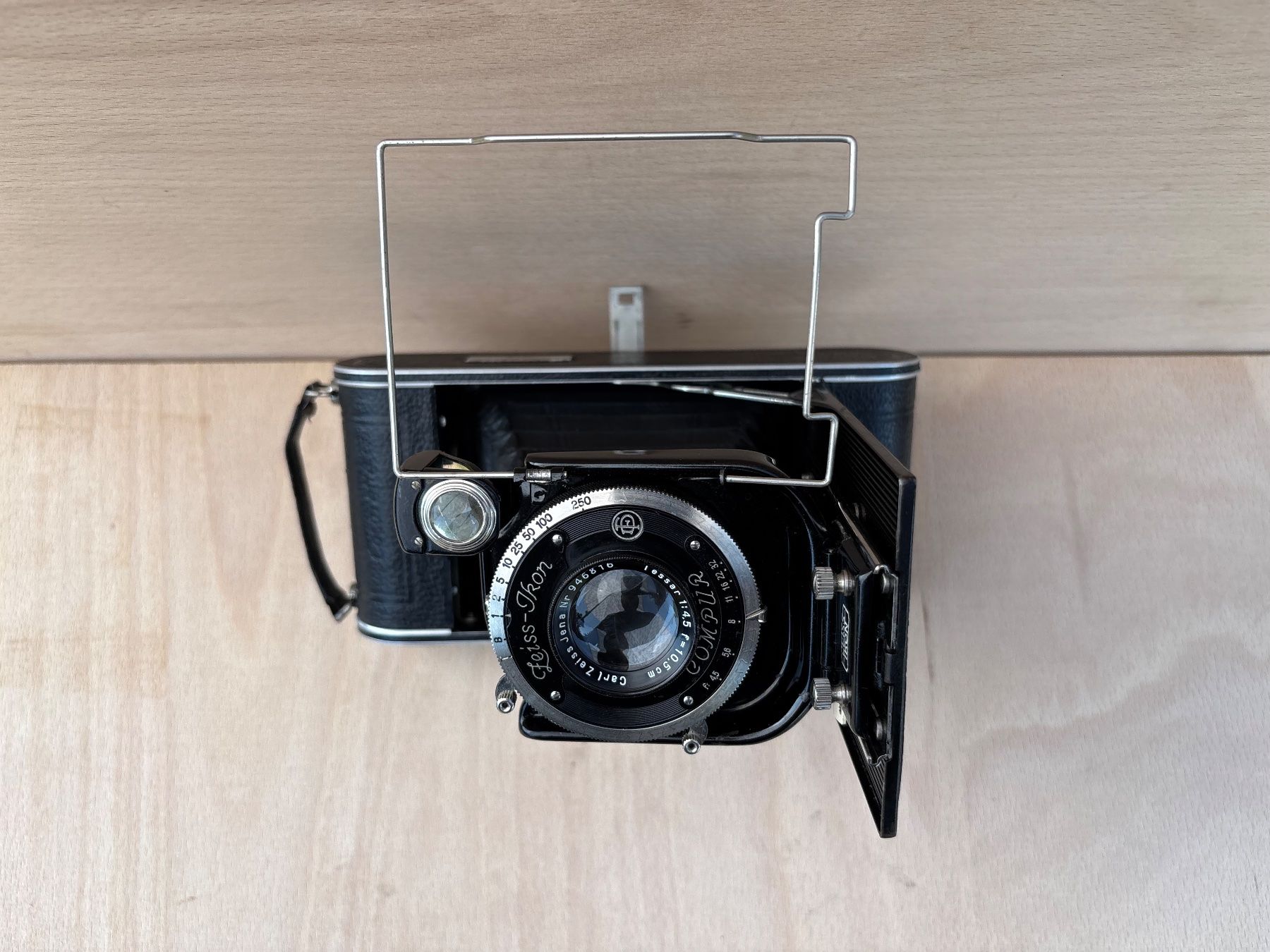 Zeiss Fotocamera: antike Zeiss Ikon Cocarette Kamera – Usato da Feldbach venduto da Olive1 3